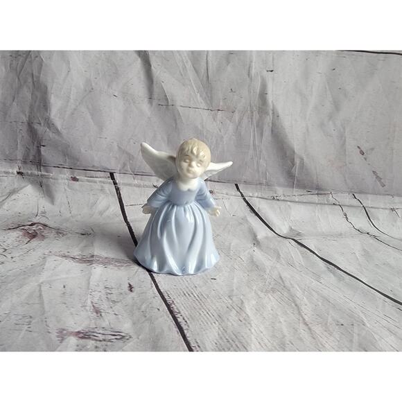 Vintage L.R Kissing Angel Bell Blue And White Cherub Girl 3 1/2inches Tall - Picture 1 of 7